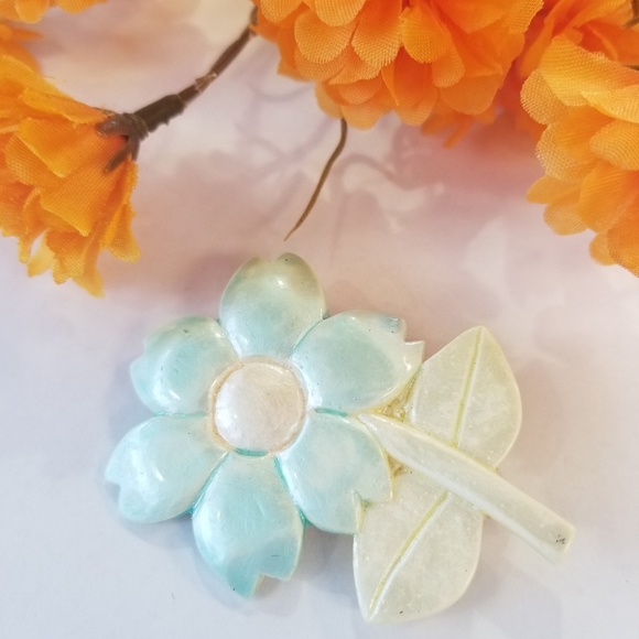 Cute VTG Flower Brooch - Picture 6 of 7